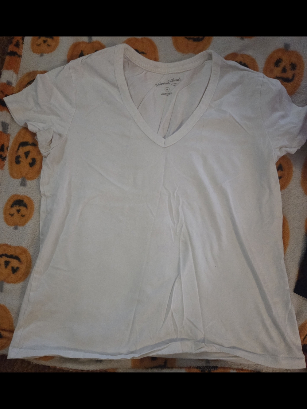 Universal Thread Women’s V-Neck Tee - White